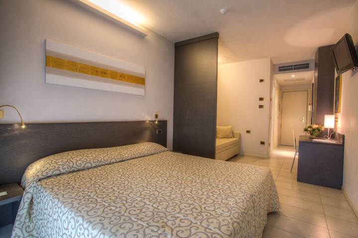 Room 3 of 53