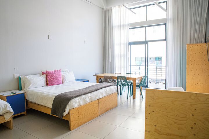 Room 106 of 148