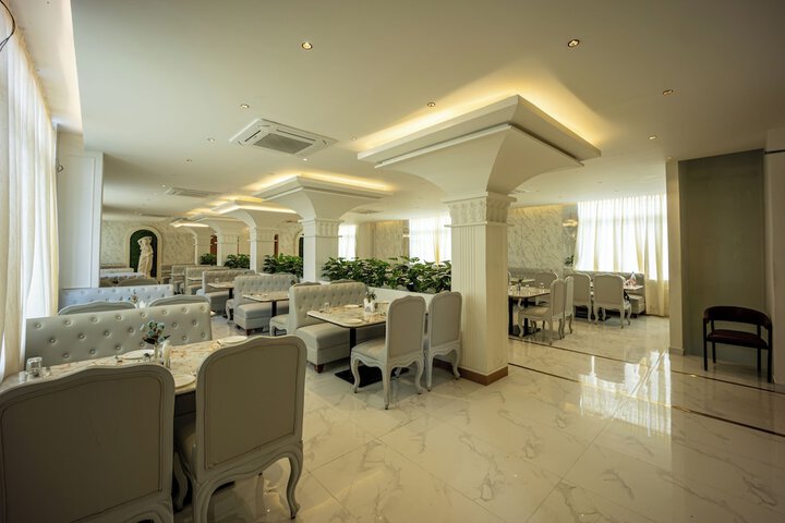 Dining 43 of 70