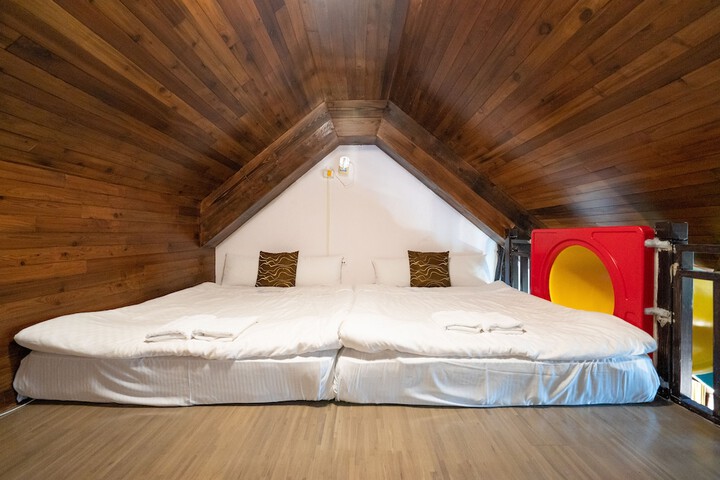Room 43 of 146