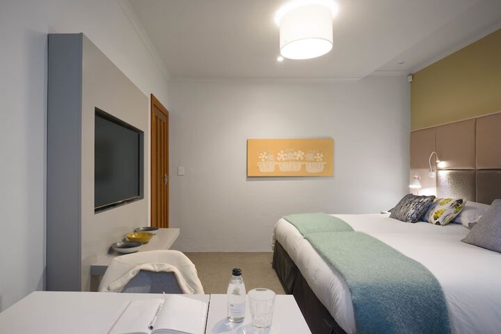 Room 8 of 108