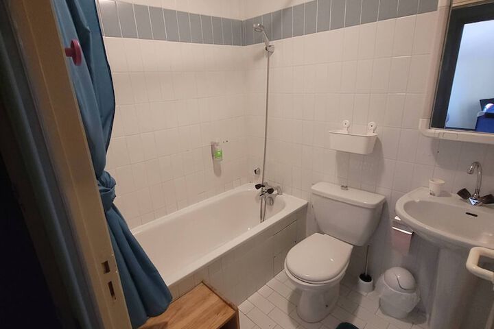 Room 44 of 62