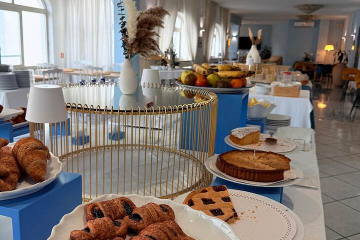 Breakfast/Coffee Service 58 of 81