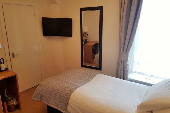 Room 16 of 44