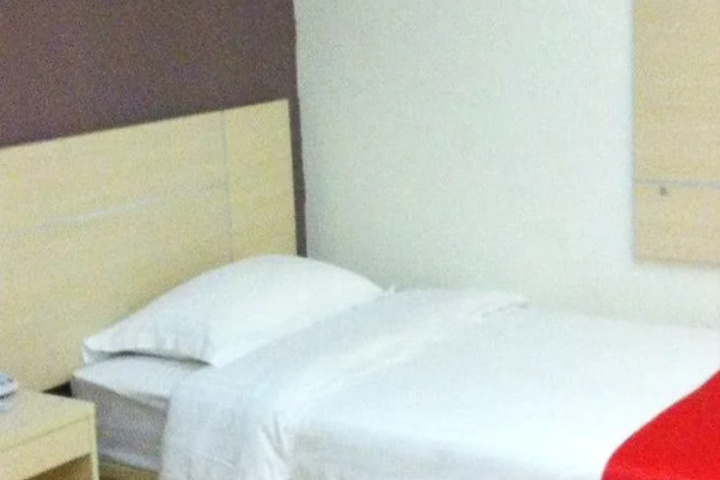 Room 11 of 12