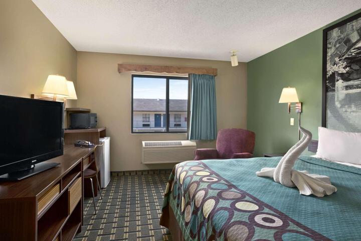 2 Double Beds (6 of 6)
