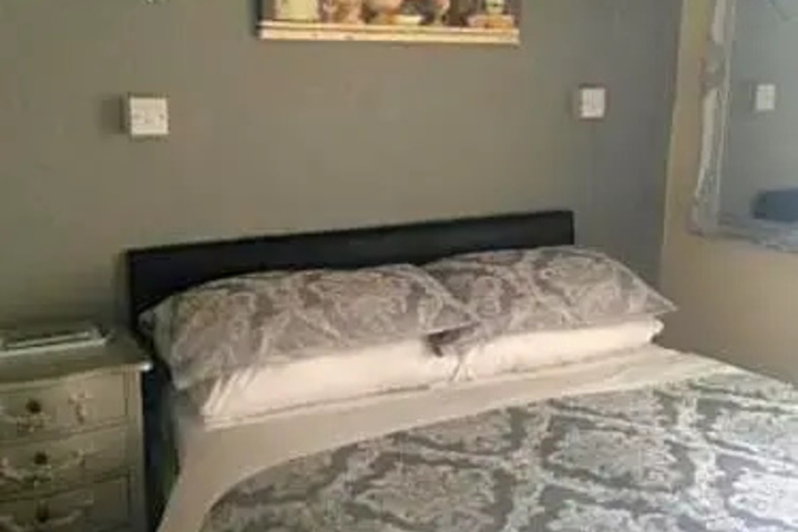 Room 4 of 7