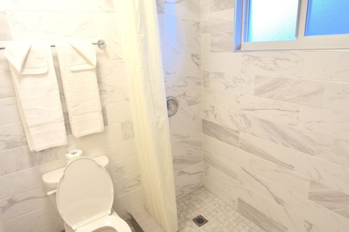 Room 32 of 60