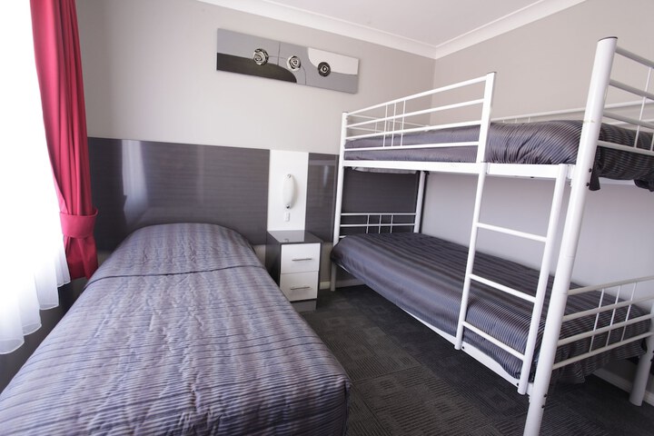 Room 3 of 74