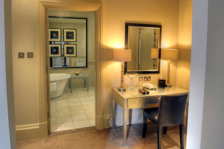 Room 11 of 74