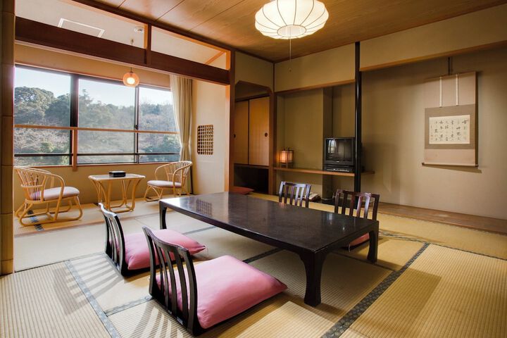 Room 4 of 22