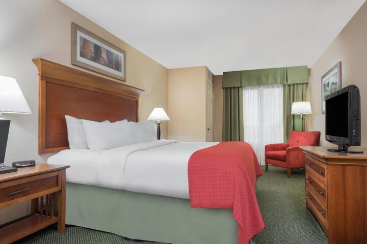 1 King Bed (19 of 22)