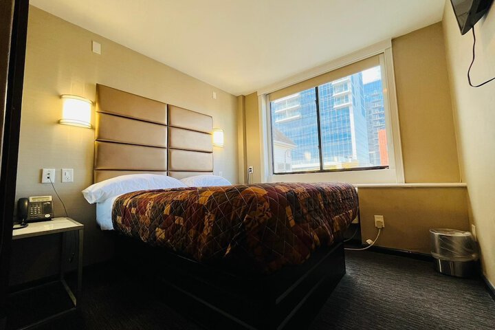 Classic Queen Bed (18 of 26)