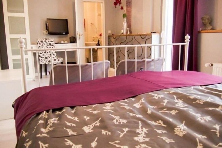 Room 2 of 35