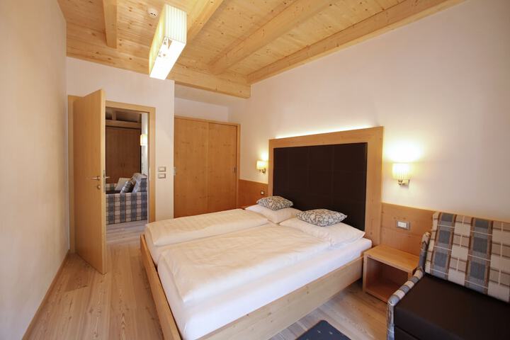 Room 10 of 85