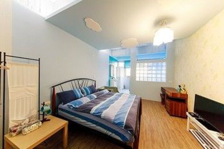Room 6 of 19