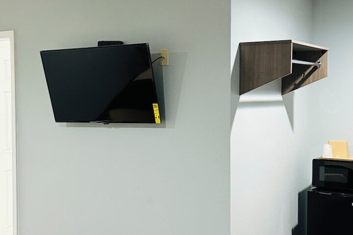 Room 2 of 16