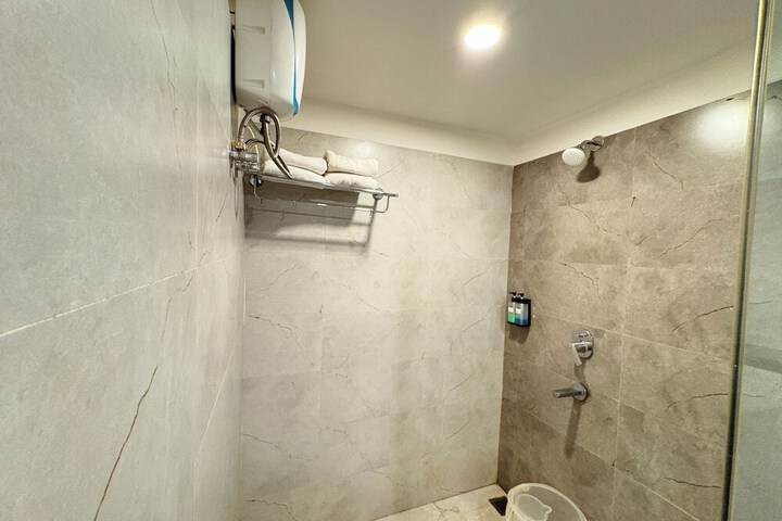 Room 107 of 154