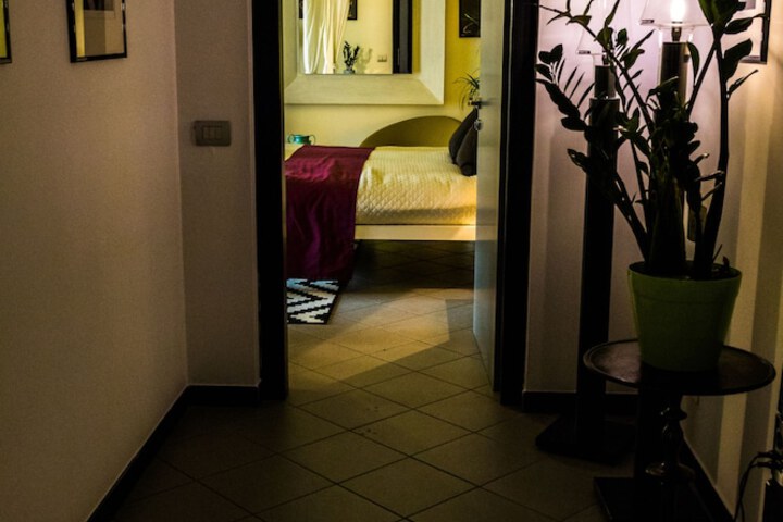 Room 8 of 66