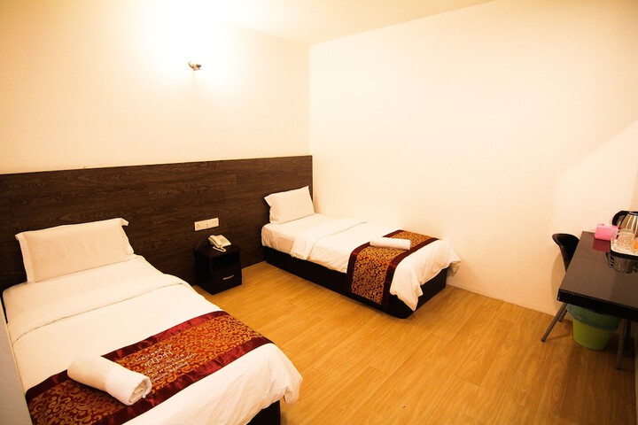 Room 16 of 36