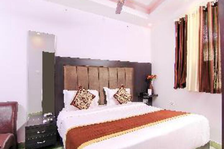 OYO Flagship 13652 Hotel Rajput