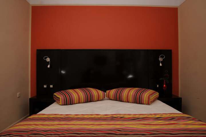 Room 16 of 103