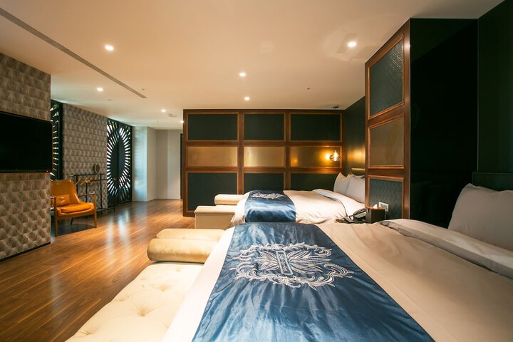 Room 11 of 38
