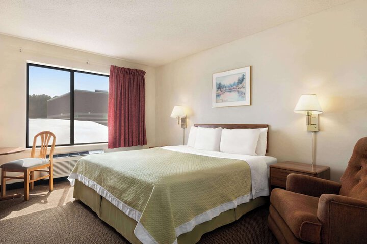 1 King Bed (5 of 12)