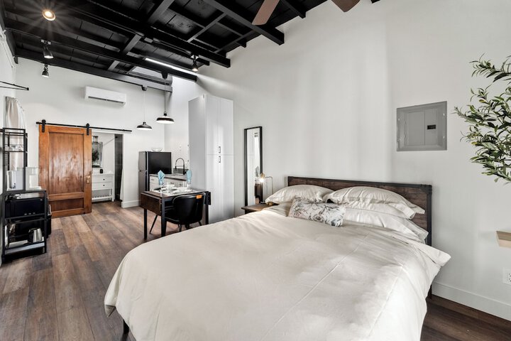 Room 32 of 191