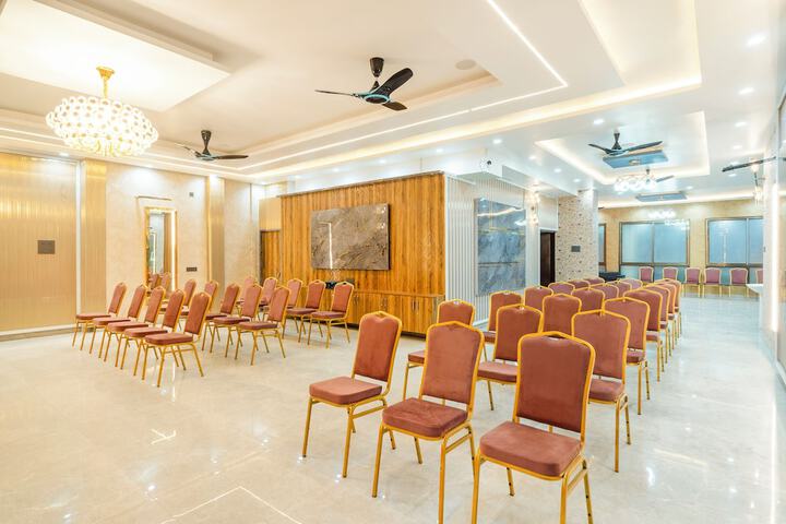 Ballroom/Hall 38 of 46