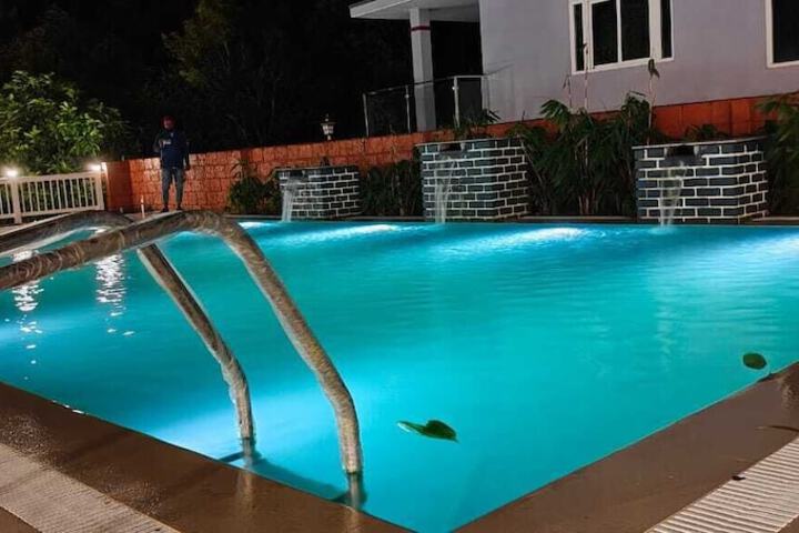 Pool 10 of 30