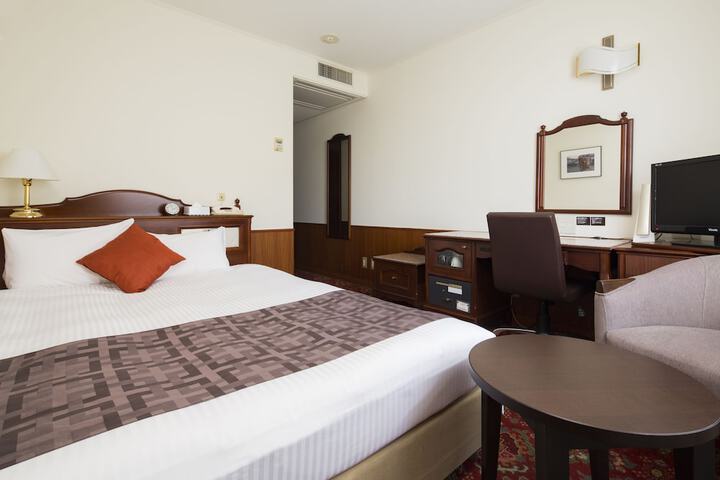 Room 10 of 99