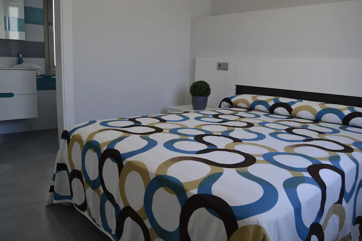 Room 6 of 10