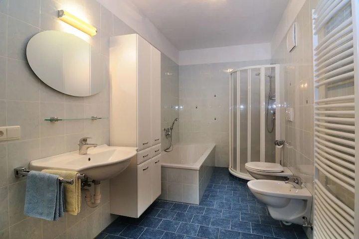 Room 5 of 14