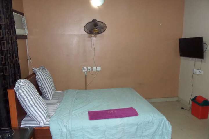 Room 7 of 17