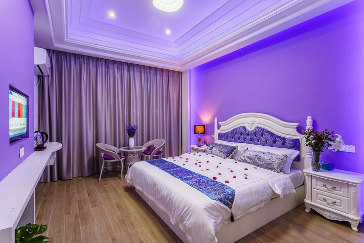 Room 9 of 12