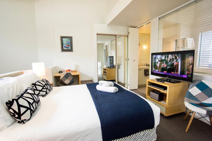Room 5 of 33