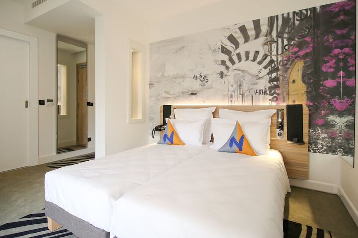 Room 4 of 315