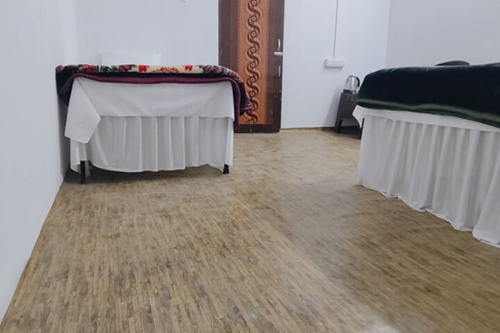 Room 6 of 17