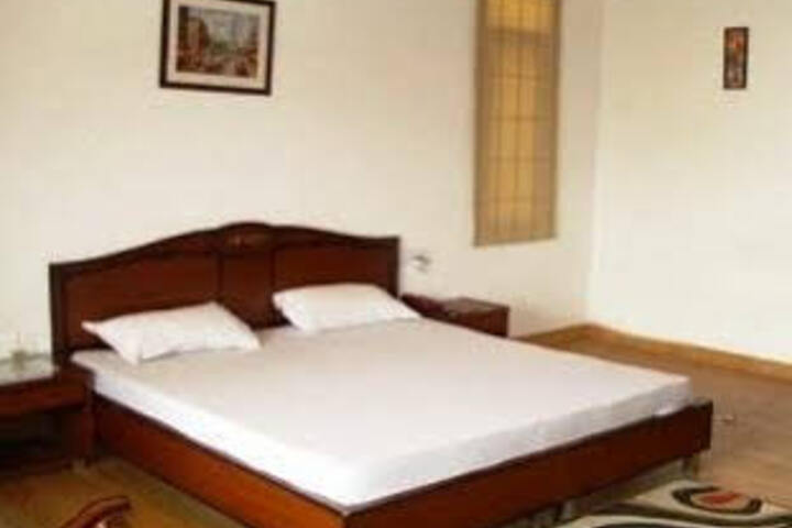Room 3 of 10