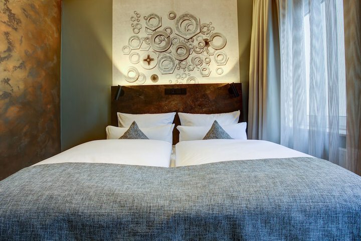 Room 17 of 32