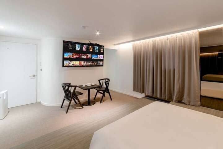 Room 6 of 177