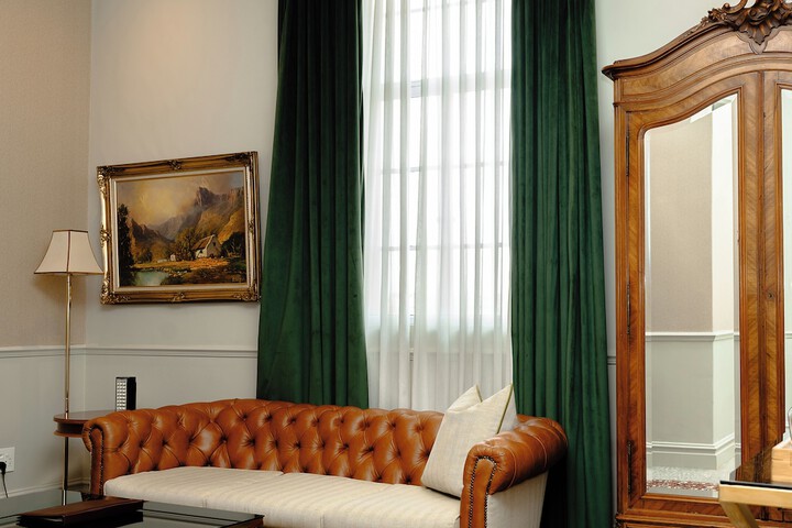 Room 42 of 77
