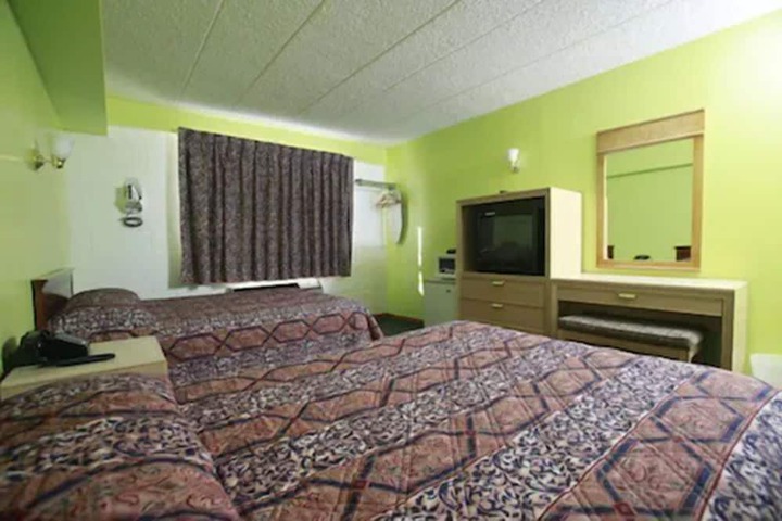 Room 13 of 26