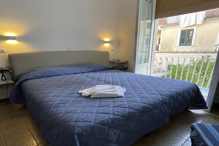 Room 9 of 21