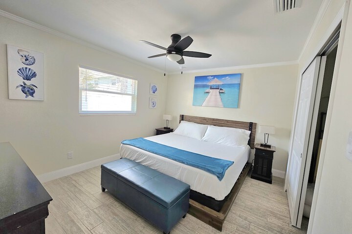 Room 11 of 33
