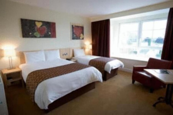 Room 10 of 48