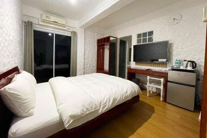 Room 14 of 80