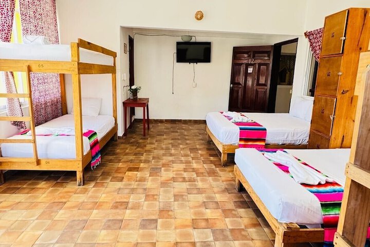 Room 11 of 32