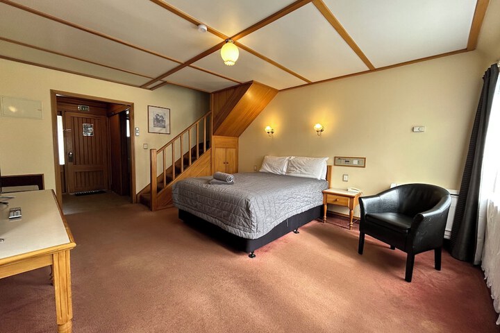 Room 4 of 38